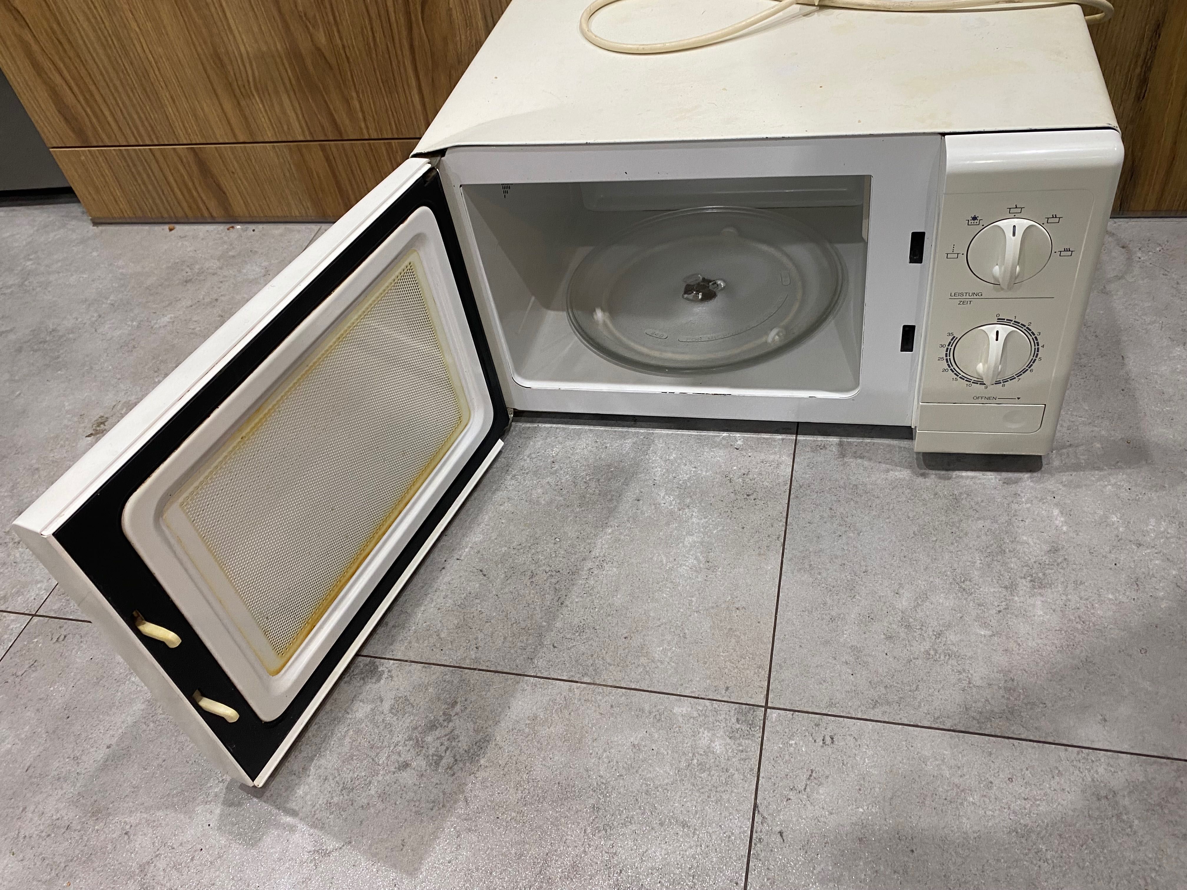 Mikrofalówka Clatronic MW-715 , 1200W/800W moc wyjściowa. SPRAWNA  !!