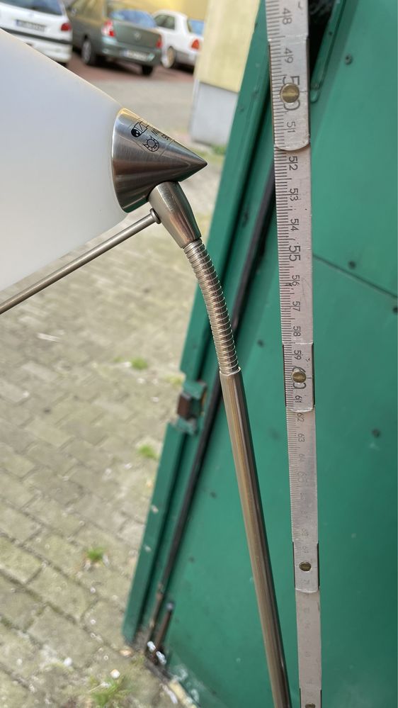 Lampa stojąca regulowana