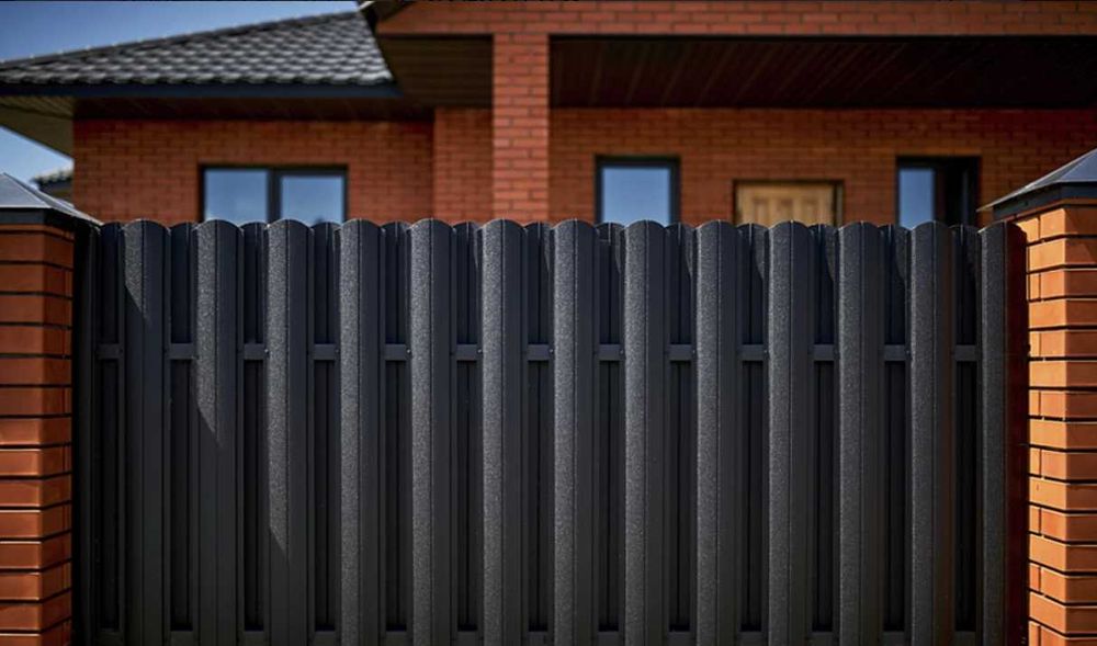 Забор с металлического штакетника под ключ. Фундамент, Ворота, Калитка