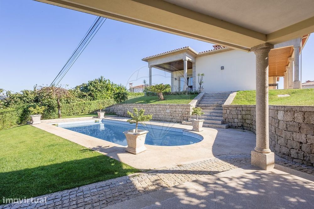 Moradia T4 para venda