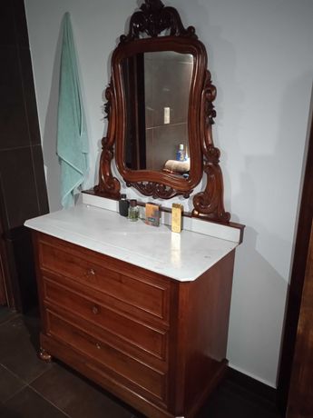 Toaletka z lustrem