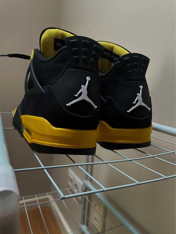 Air Jordan 4 Yellow Thunder