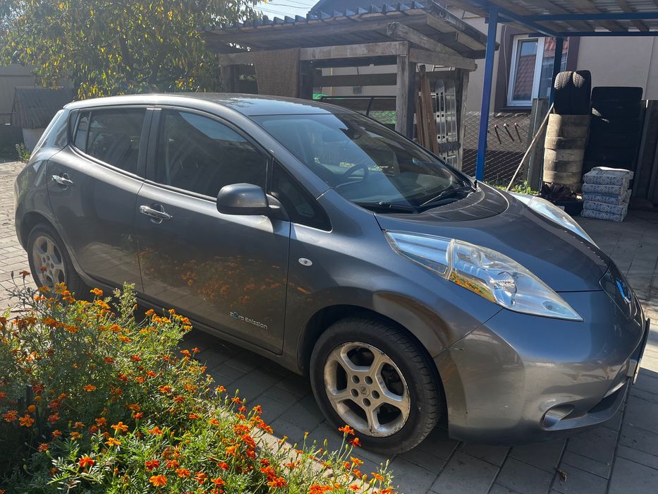 Nissan leaf 2016 року