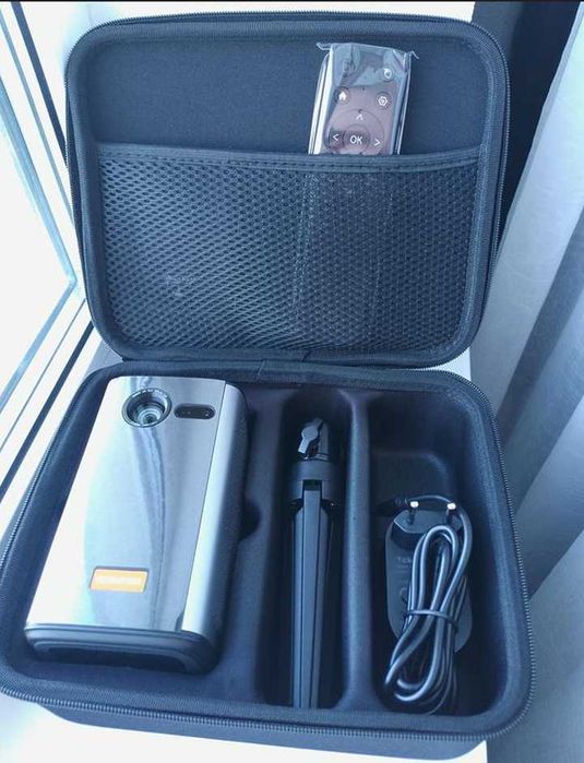 Проєктор з автофокусом / проектор Byintek P70 — для дому, новий