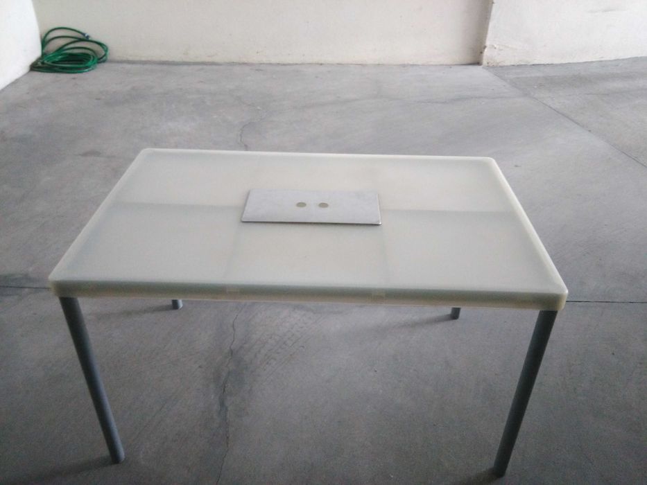 Mesa para varias utilizações