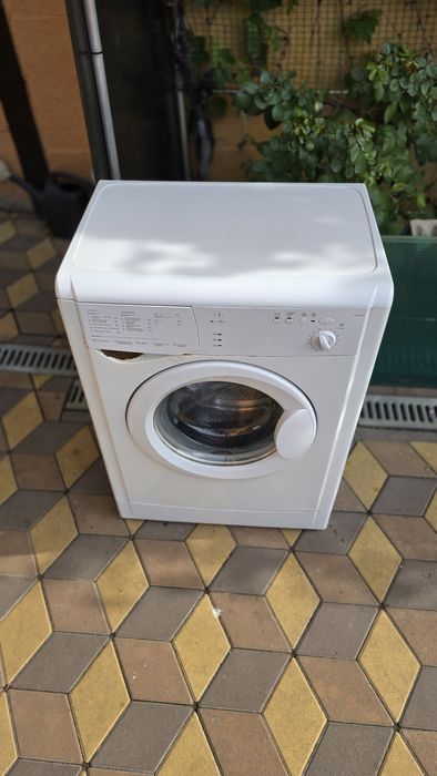 Стиральная машина Indesit