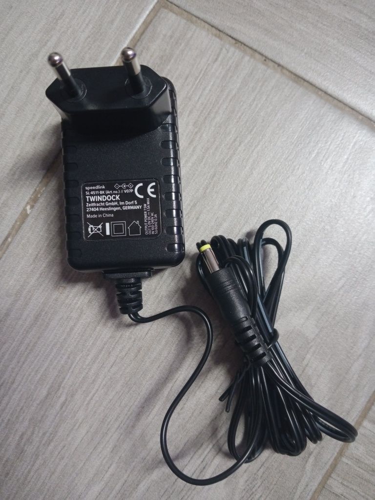 Stacja dokująca Twindock 2 pady PS4 Speedlink