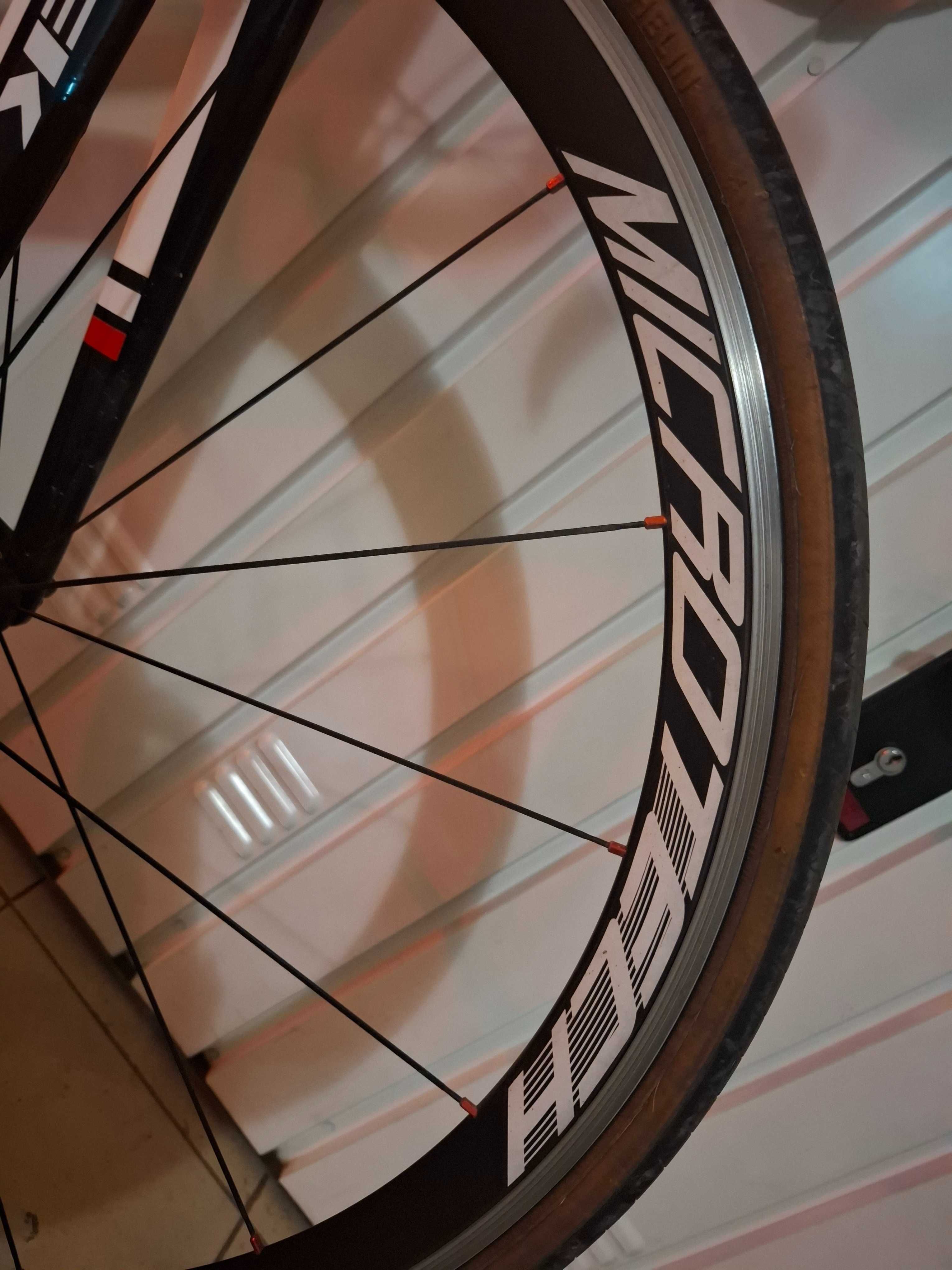 Bicicleta de estrada TREK MADONE 56cm com rodas MICROTECH MCT38