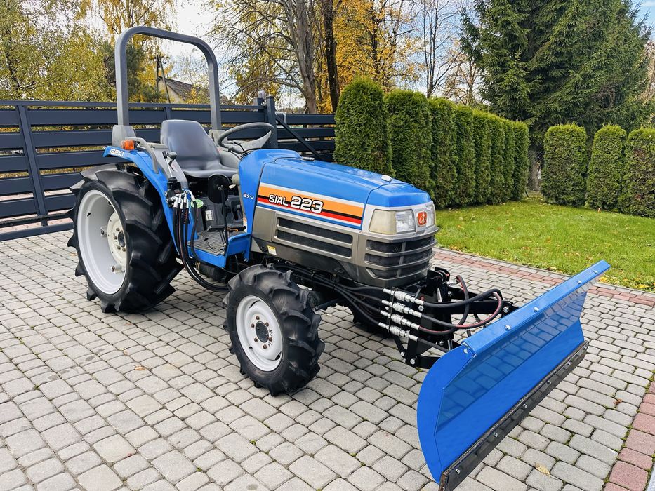 Traktor Iseki Sial 223  4x4 wspomagnie pług do śniegu, zimowy zestaw