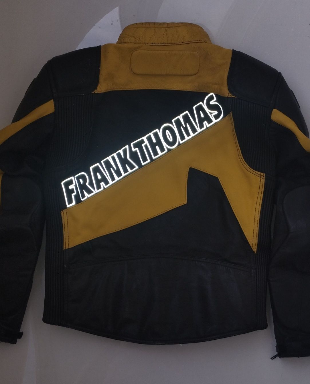 Frank Thomas – шкіряна фірмова куртка.