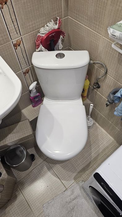 Za darmo Toaleta WC, umywalka, prysznic, lustro