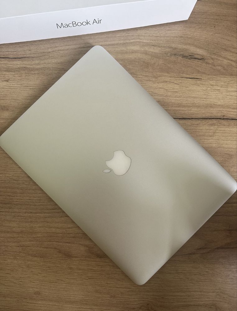 MacBook Air 13 A1466 2017 , 8/256 gb