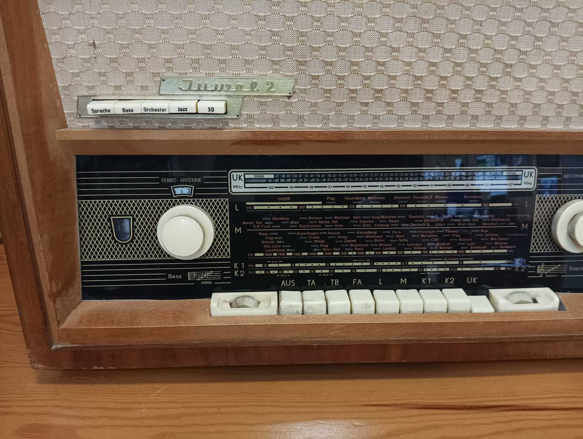 Juwel 2 - nr 624602 - 1957/60 rok - radio lampowe - sprawne.