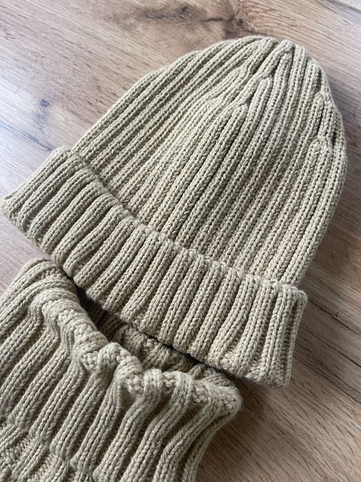 Снуд та шапка, Otaje