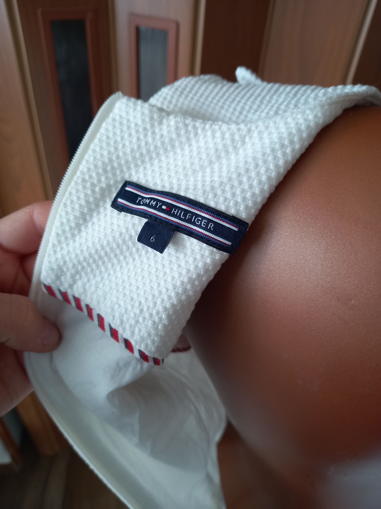 Tommy hilfiger dopasowana biała sukienka xxs xs