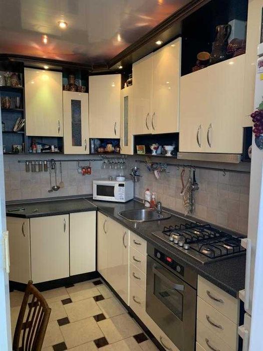 Просторная 2-к.  квартира на Салтовке район Класса