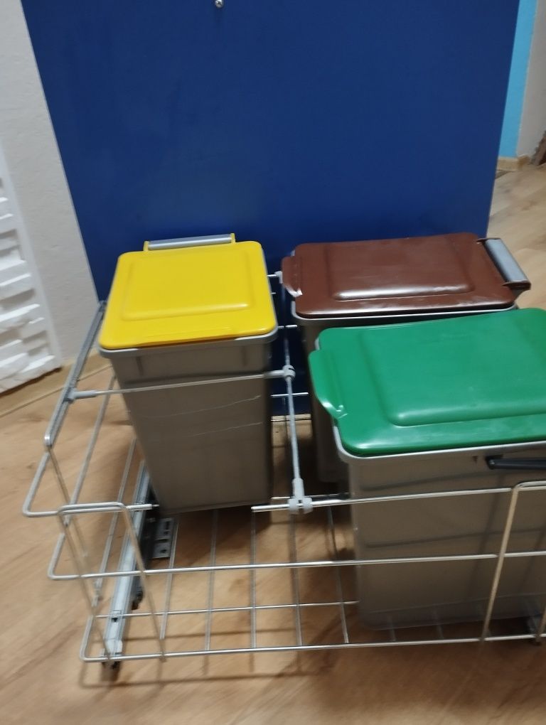 Kosz  do szafki ,do segregacji z pojemnikami