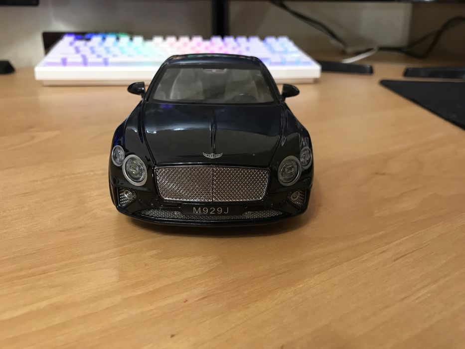 Моделька машины Bentley Continental GT