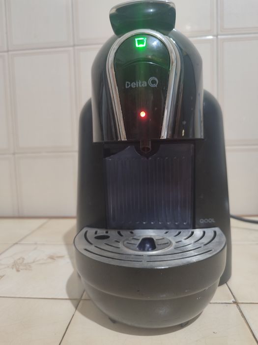 Máquina de café funciona bem cápsulas delta