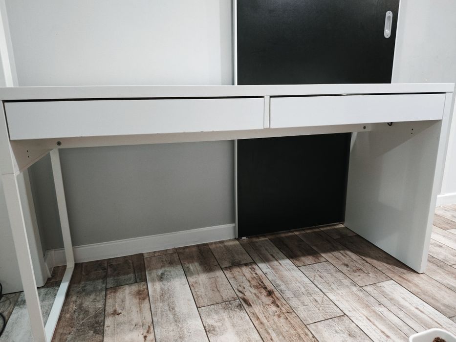 Biurko Ikea Malm białe.