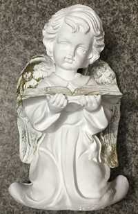 Anioł z gipsu, piękna figurka czytającego aniołka - Okazja !