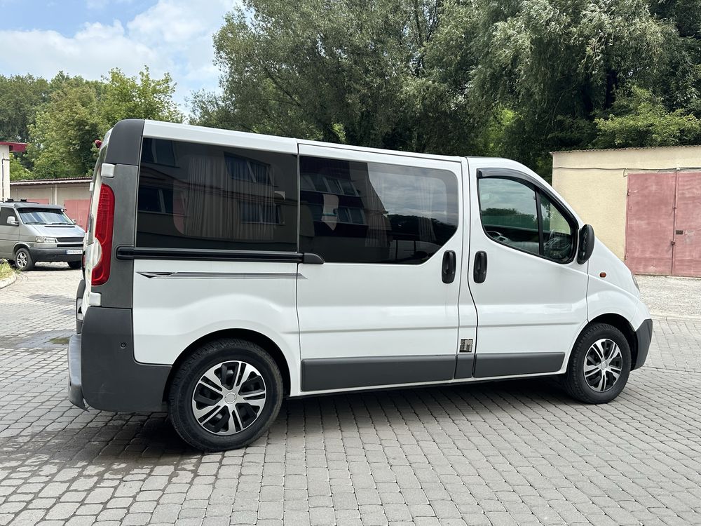 Опель Віваро 2.0TDI