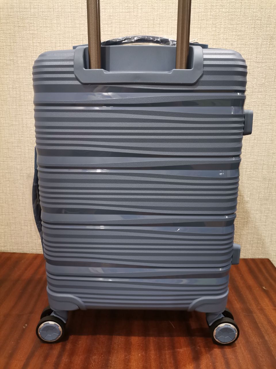 Поліпропіленова 55 см валіза ручна поклажа ручная кладь чемодан