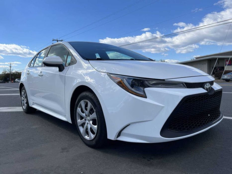 Toyota Corolla LE      2021