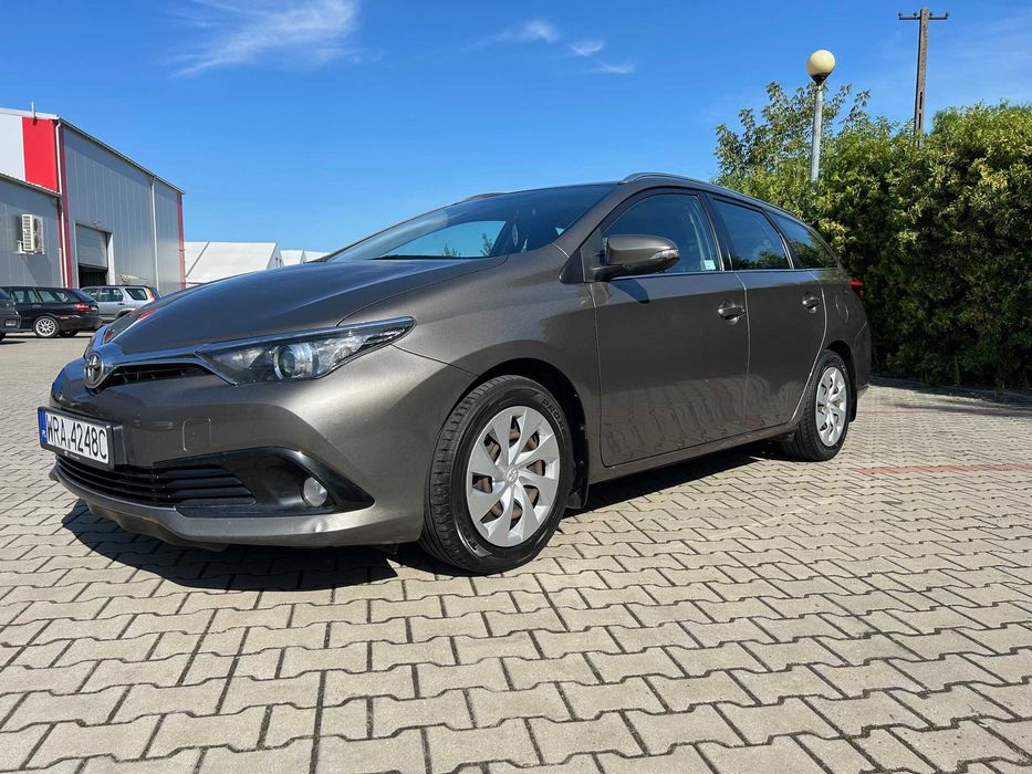 Toyota AURIS 2016