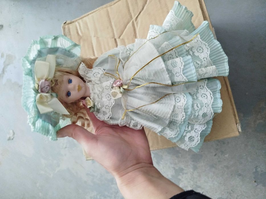 Lalka z porcelany
