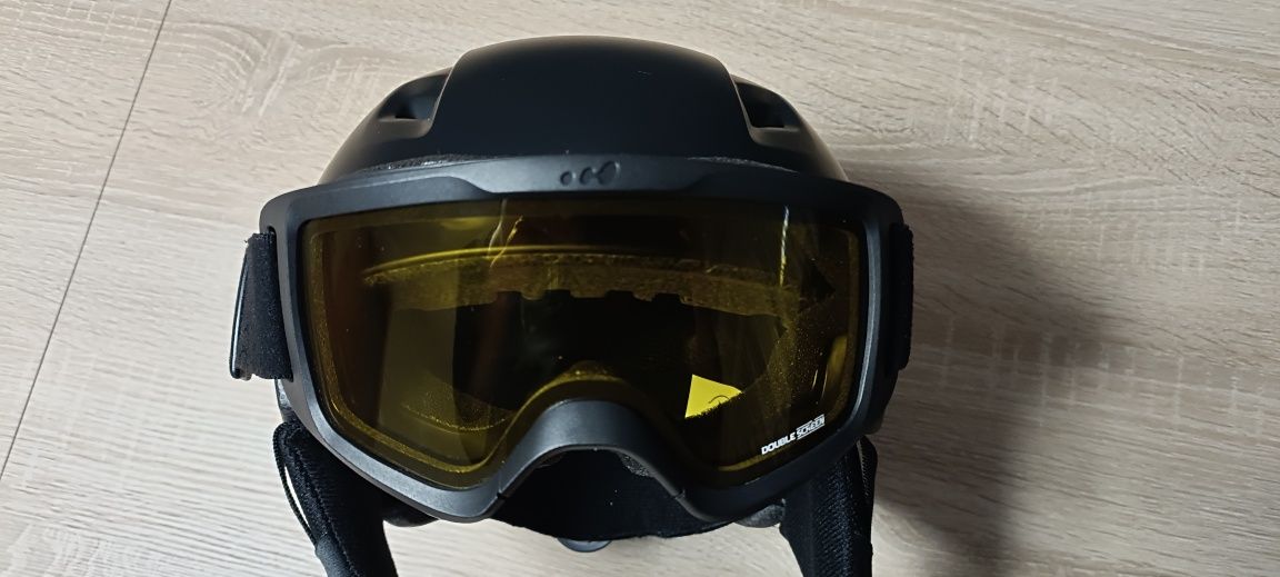 Kask narciarski i okulary