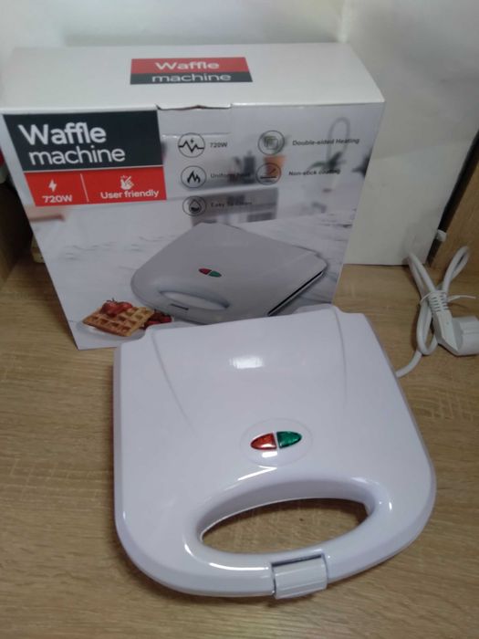 Вафельниця з антипригарним покриттям