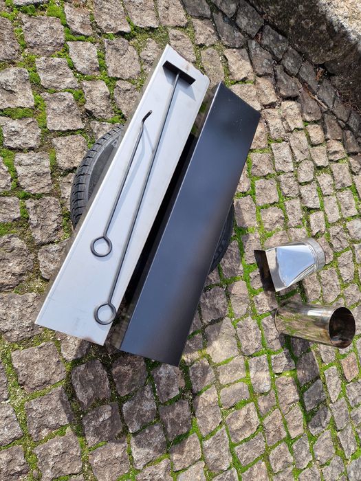 Fogão de lenha em inox com forno.