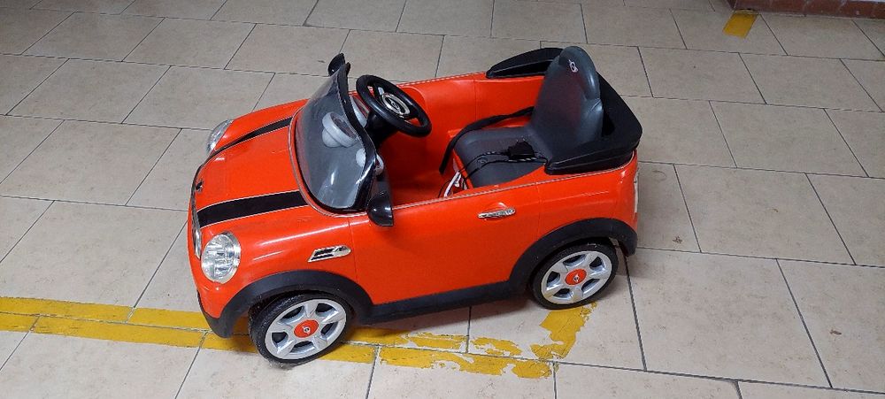 Carro eléctrico de criança