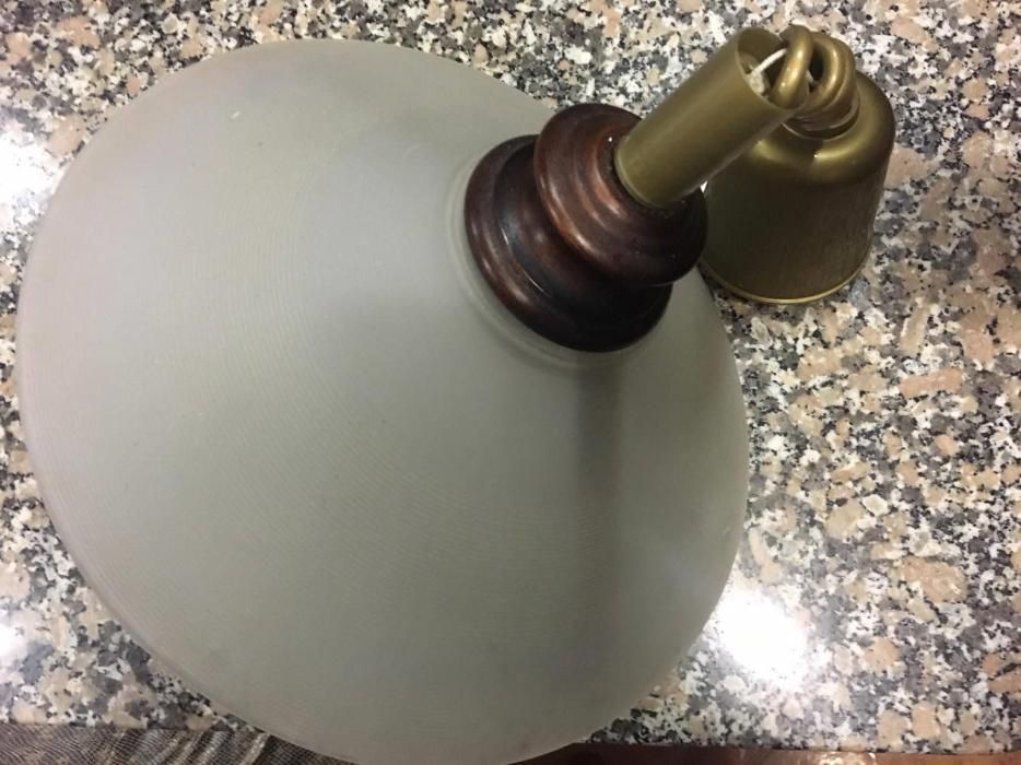 Candeeiro em bom estado