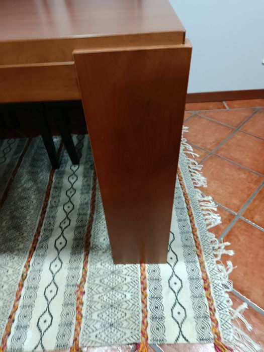 Mesa +Cadeiras  em cor cerejeira
