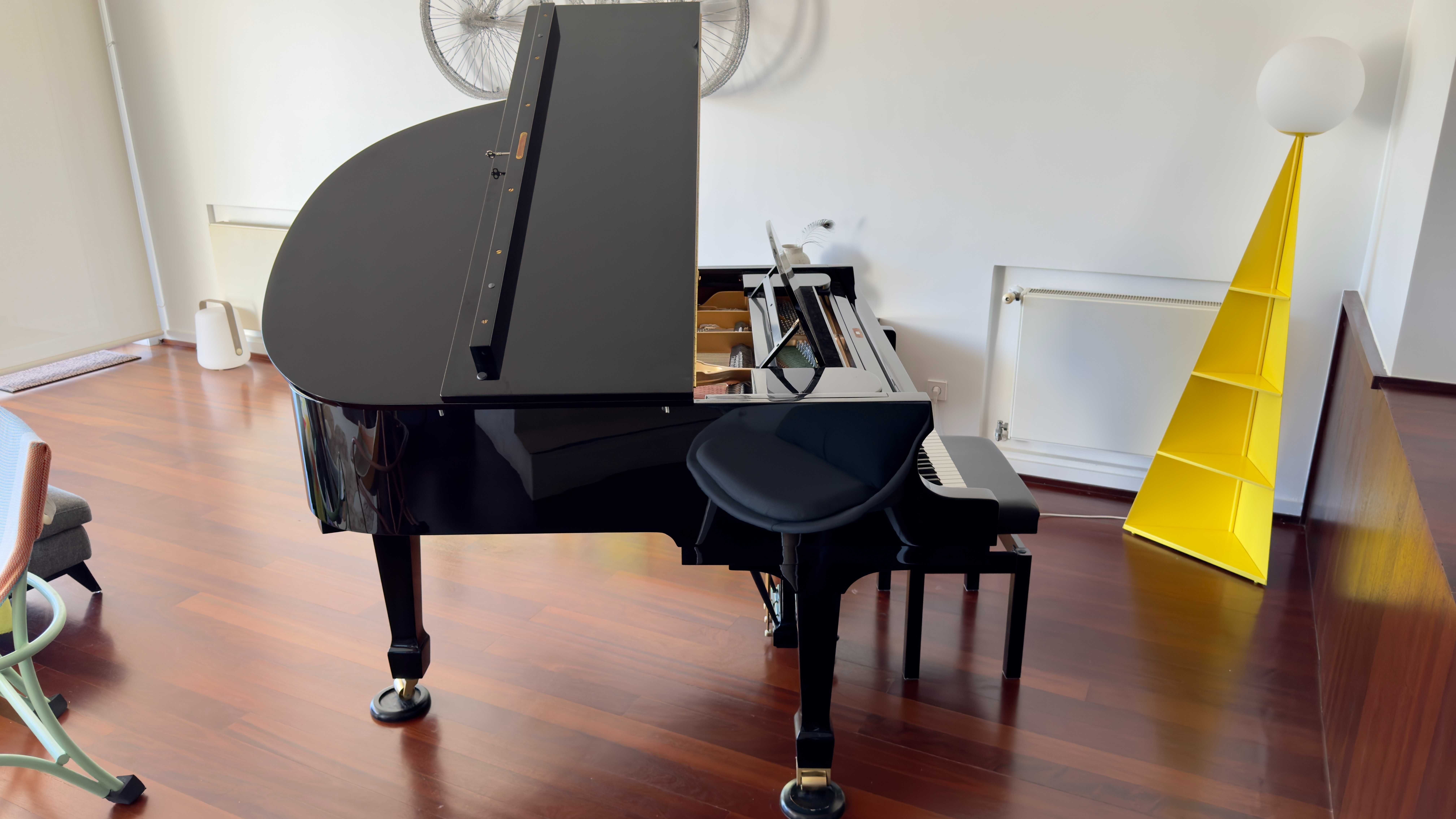 Piano W.Hoffmann T 161 preto