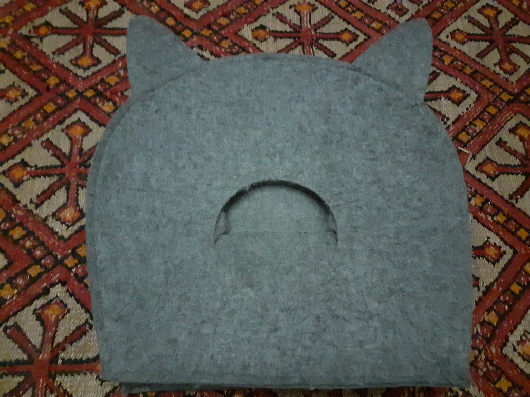 Casota de feltro e wc para gato