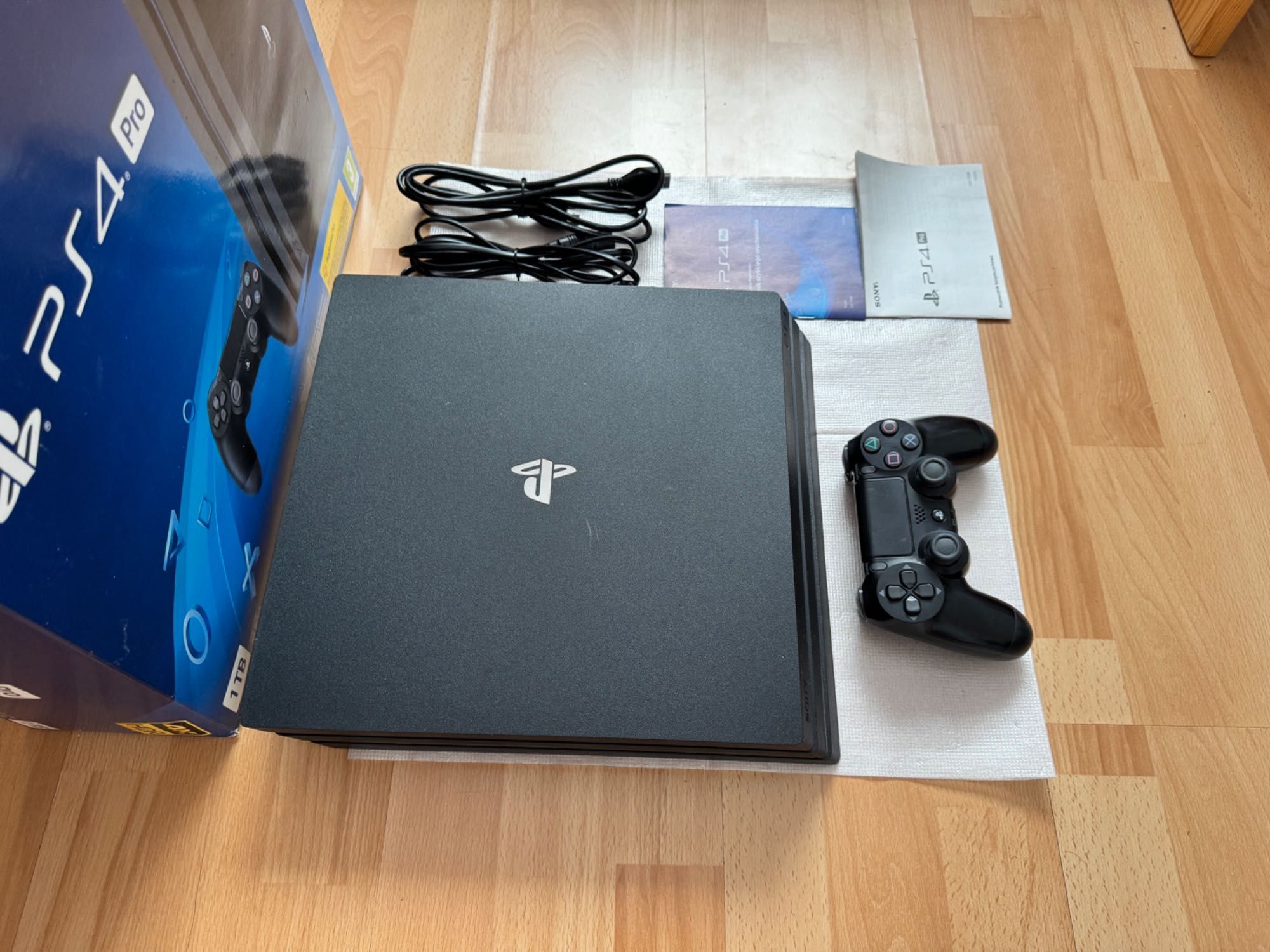 PS4 PRO 1TB CUH-7216B Zadbana