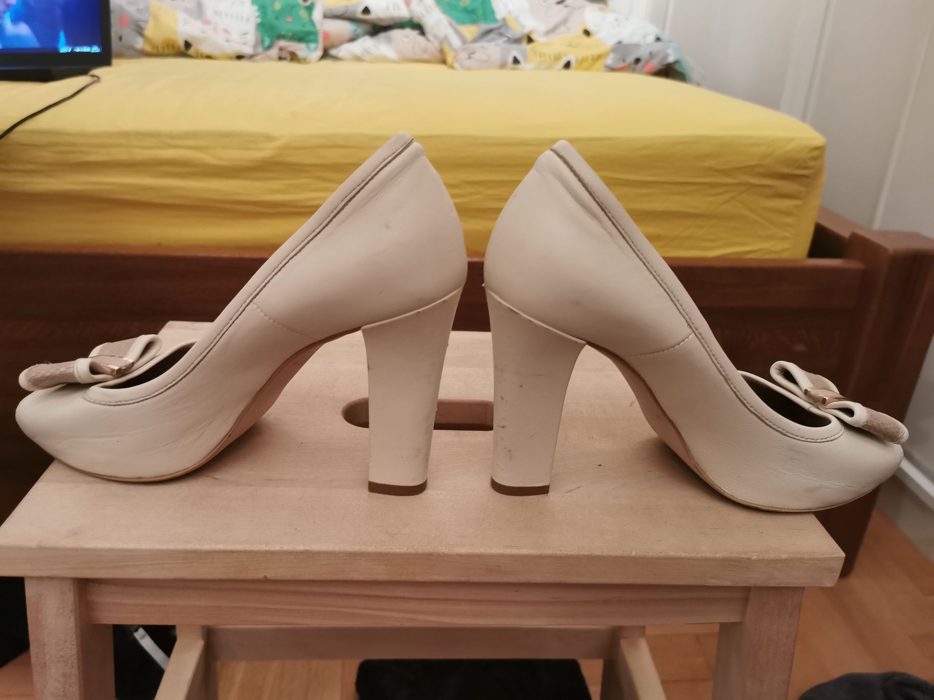 Buty na obcasie szpilki czółenka skórzane Gino Rossi r. 38