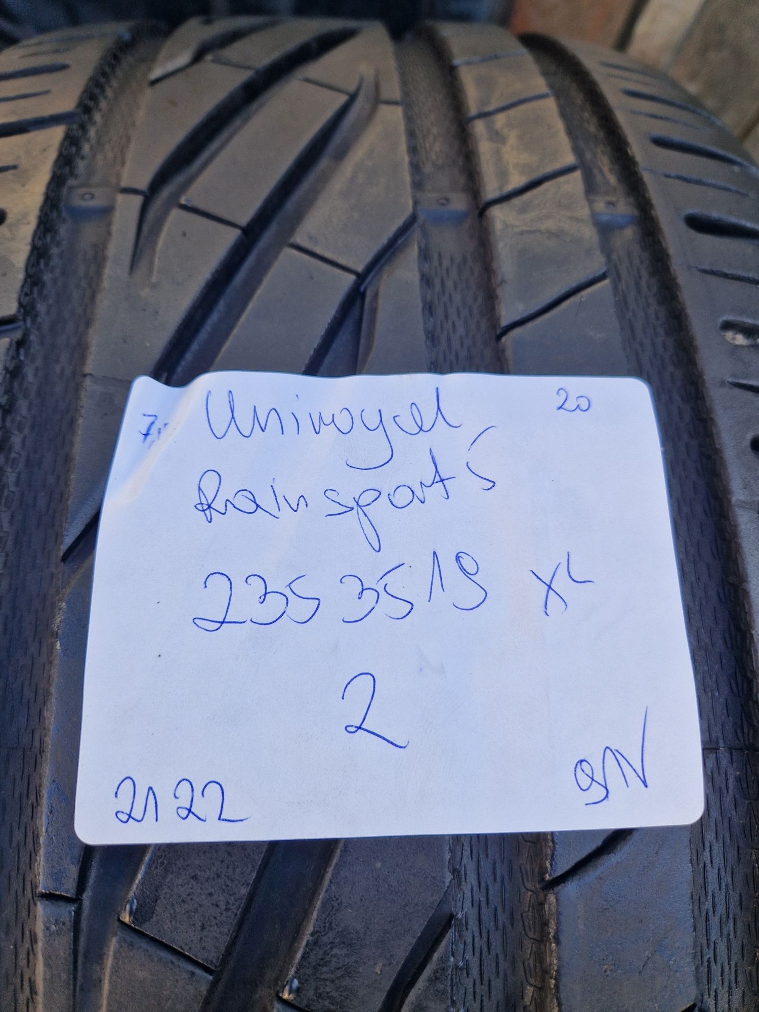 235/35/19 235/35R19 Uniroyal 2022 lato