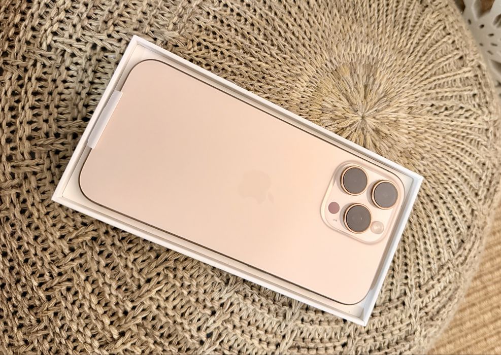 iPhone 16 Pro Max — 256 GB Dourado