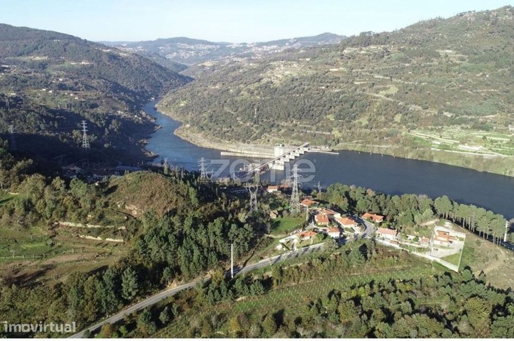 Terreno para construção com 8.250 m² e vistas rio Douro – Cinfães...