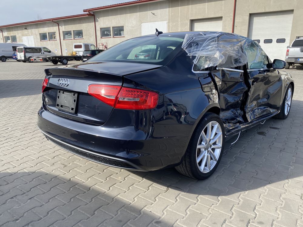 Audi A4 B8 S-line розборка ауді а4 б8 запчастини шрот Код фарби : LX5R