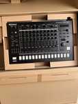 Roland Tr 8s драм машина