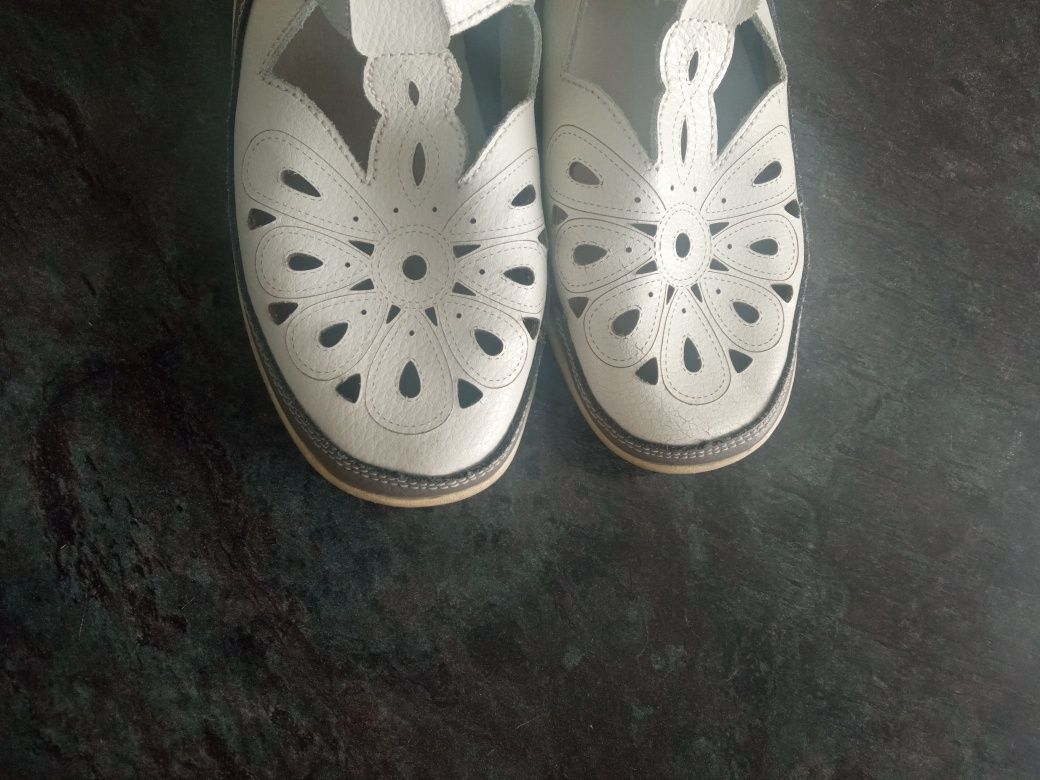 Buty skórzane 39 bardzo wygodne