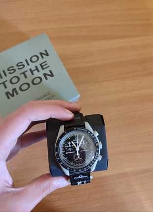 MoonSwatch SO33M100 Księżyc: Sportowy Zegarek dla Pasjonatów Kosmosu