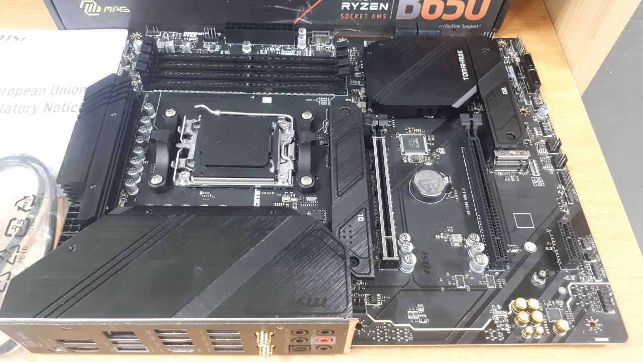 Материнська плата MSI MAG B650 Tomahawk WiFi