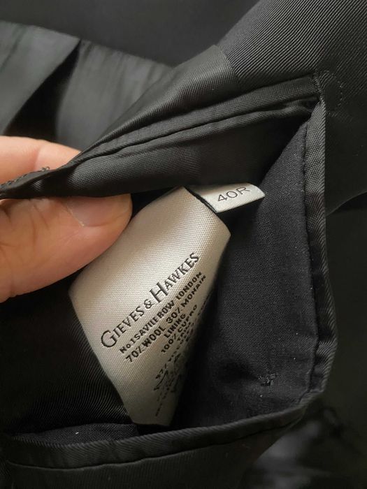 Smoking Gieves & Hawkes em mohair preto (30%) e lã (70%)