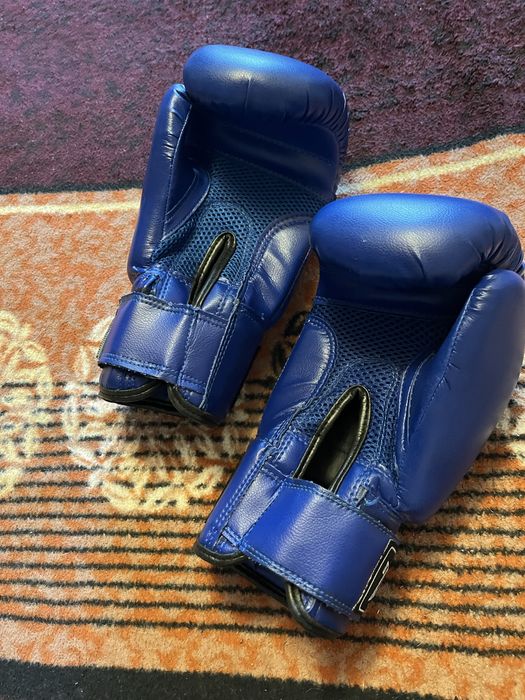 Боксерские перчатки 10 унций